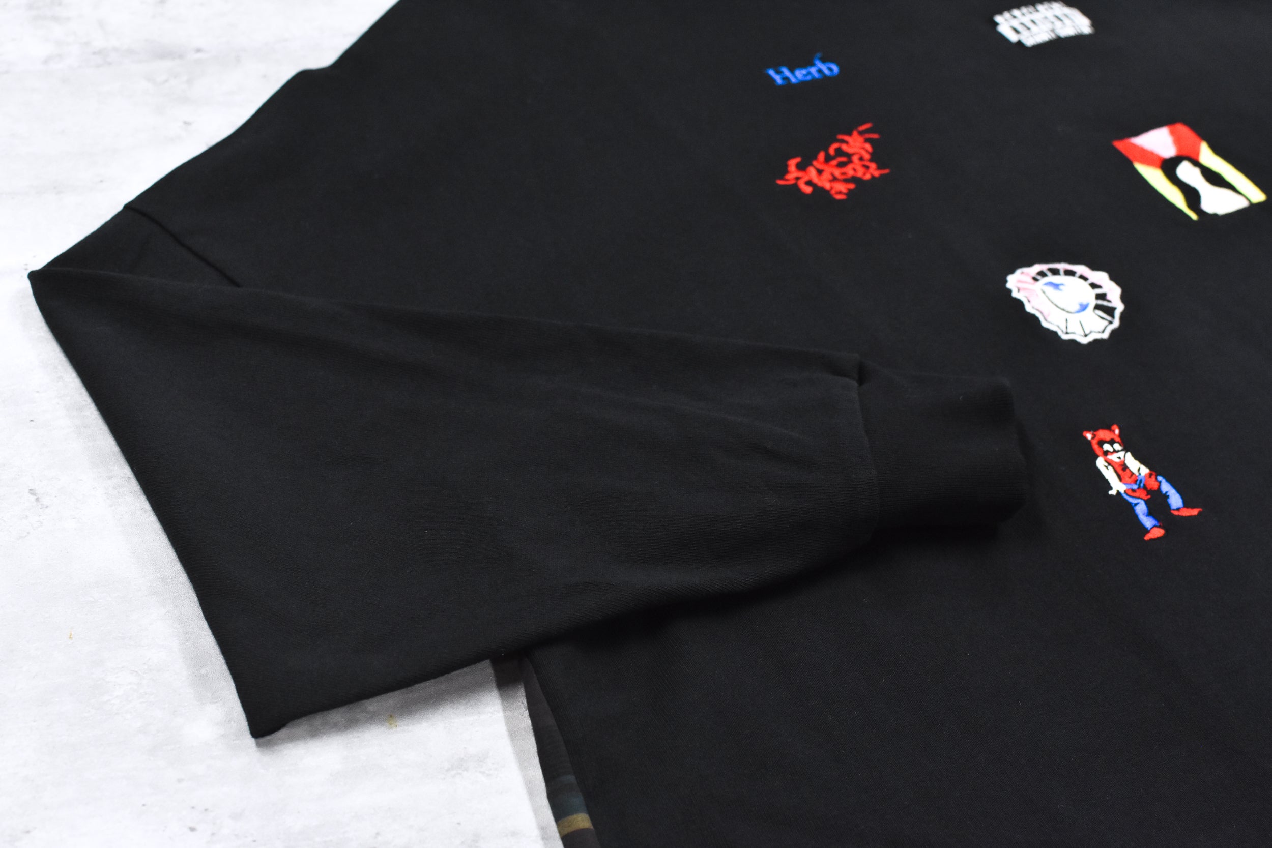 STOF / Edition Embroi L/S Tee - BLACK