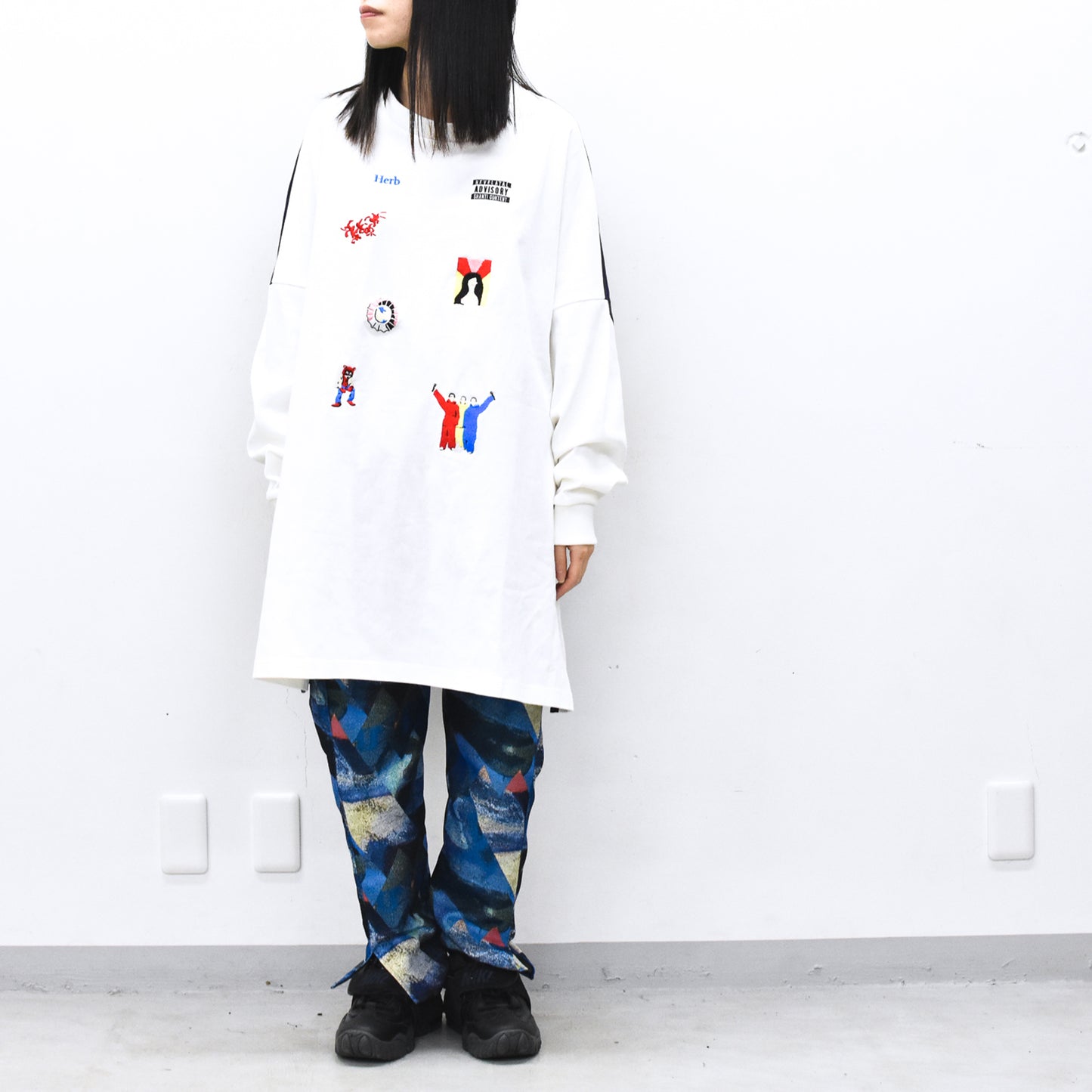 STOF / Edition Embroi L/S Tee - WHITE