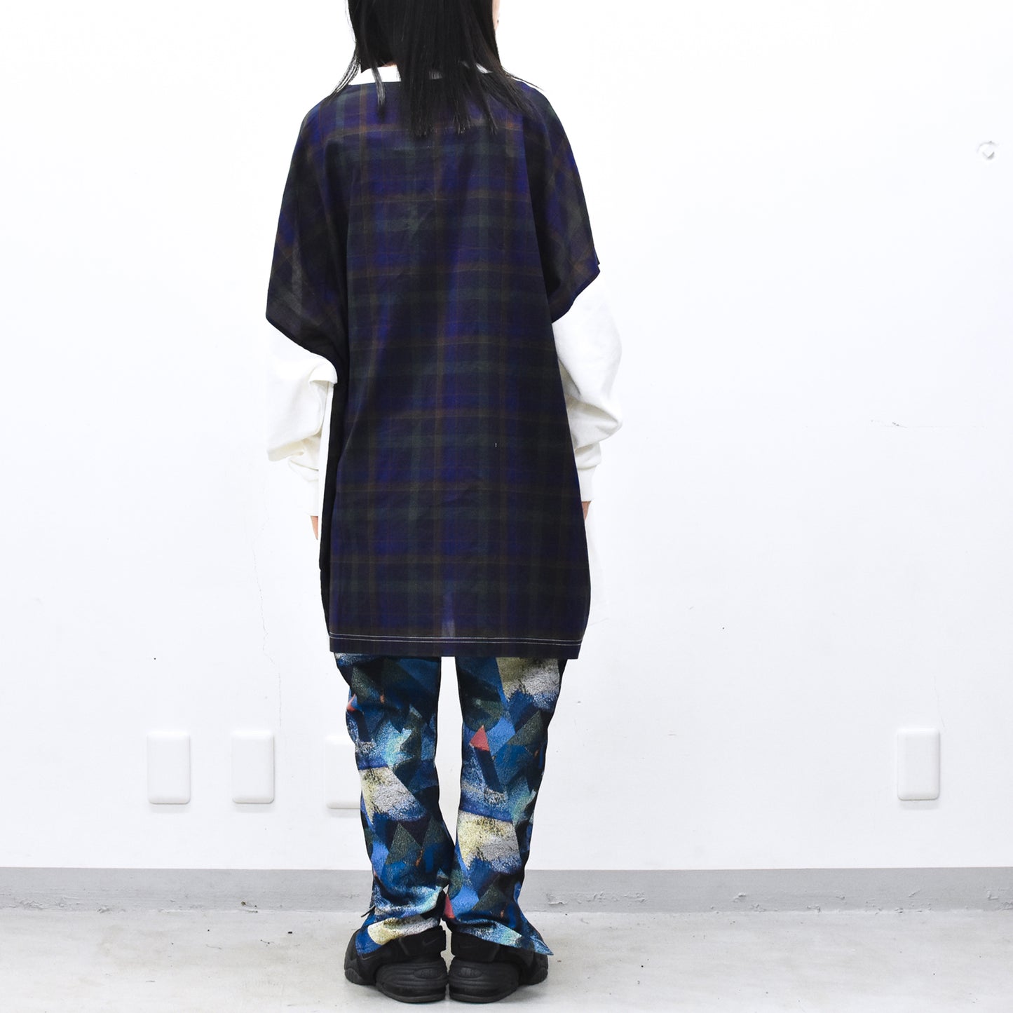 STOF / Edition Embroi L/S Tee - WHITE