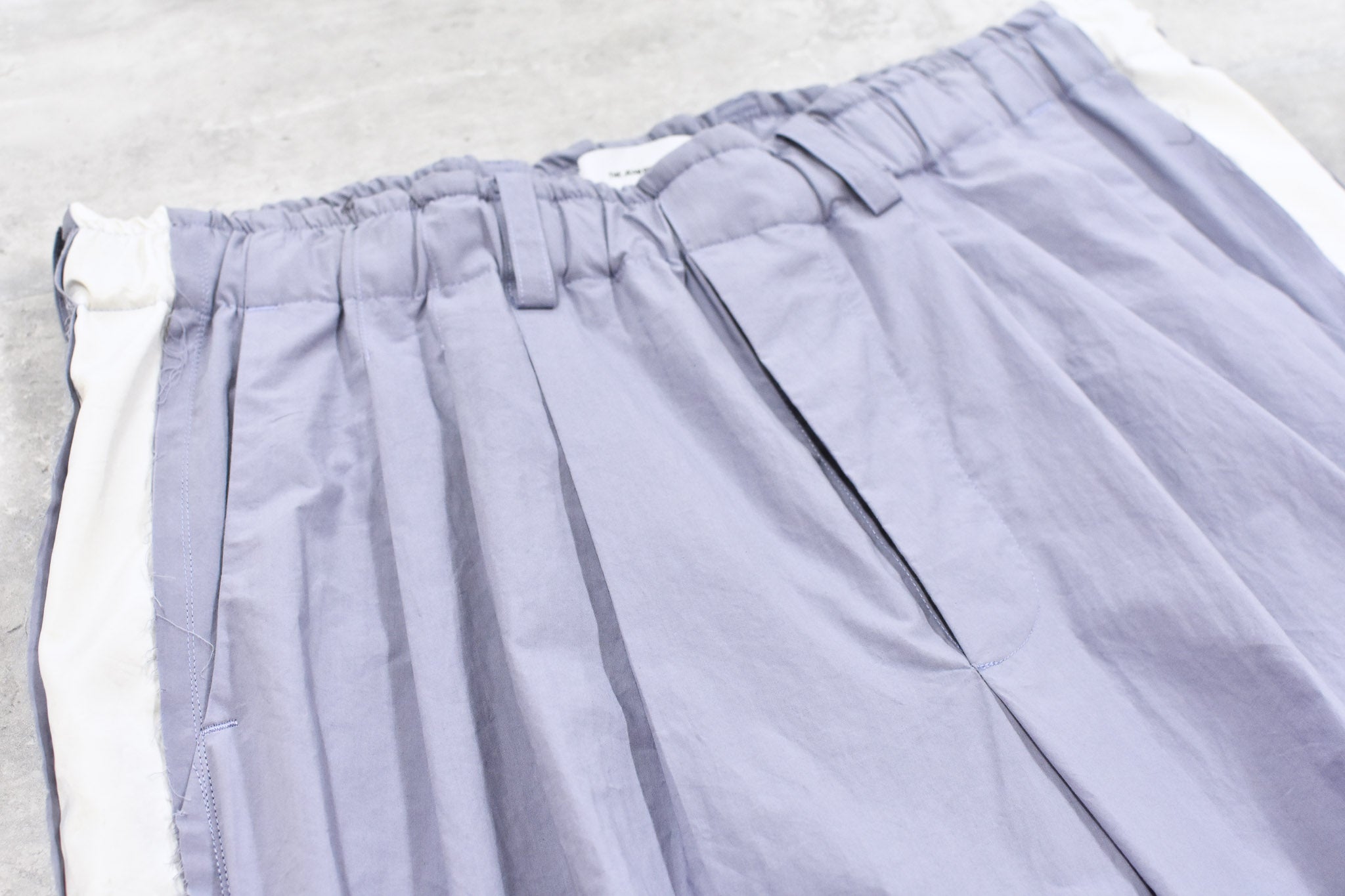 THE JEAN PIERRE / 3Tuck Easy Trouser - GREY