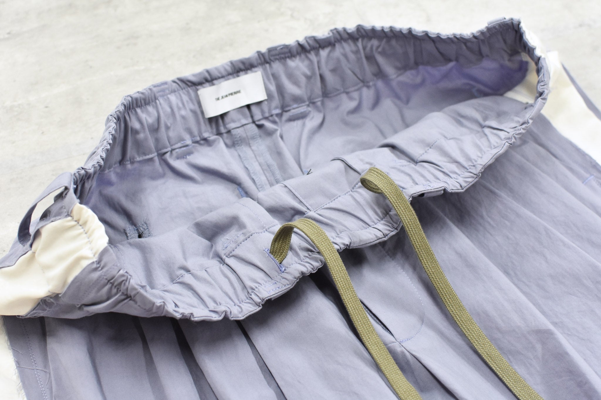THE JEAN PIERRE / 3Tuck Easy Trouser - GREY