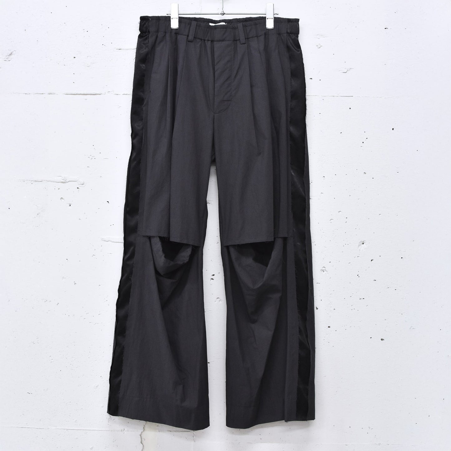 THE JEAN PIERRE / 3Tuck Easy Trouser - FADE BLK