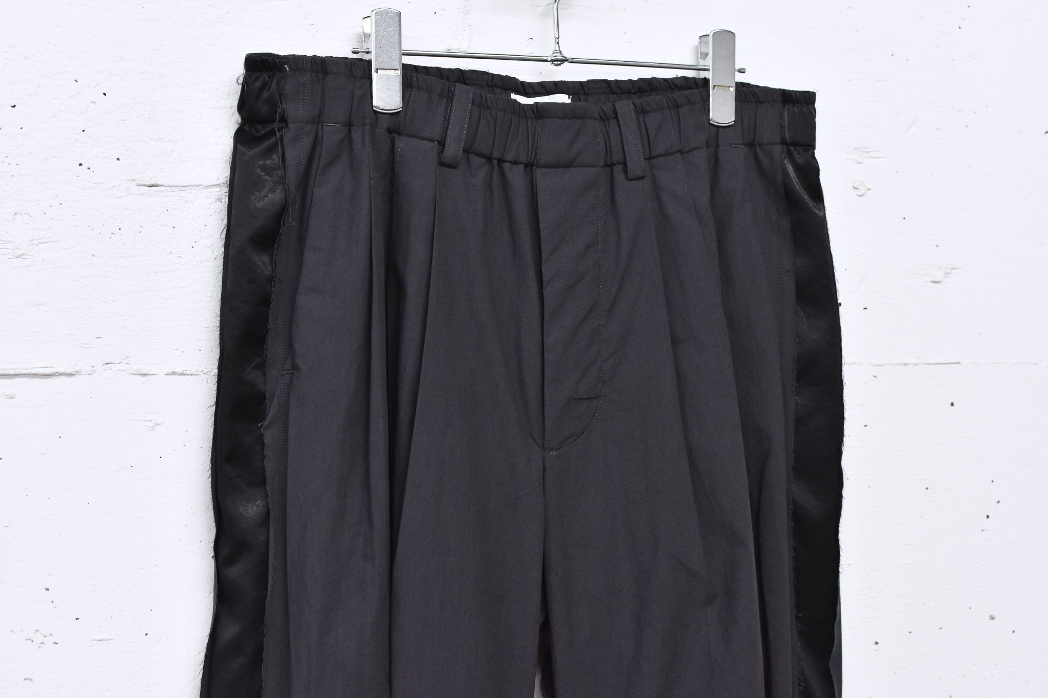 THE JEAN PIERRE / 3Tuck Easy Trouser - FADE BLK