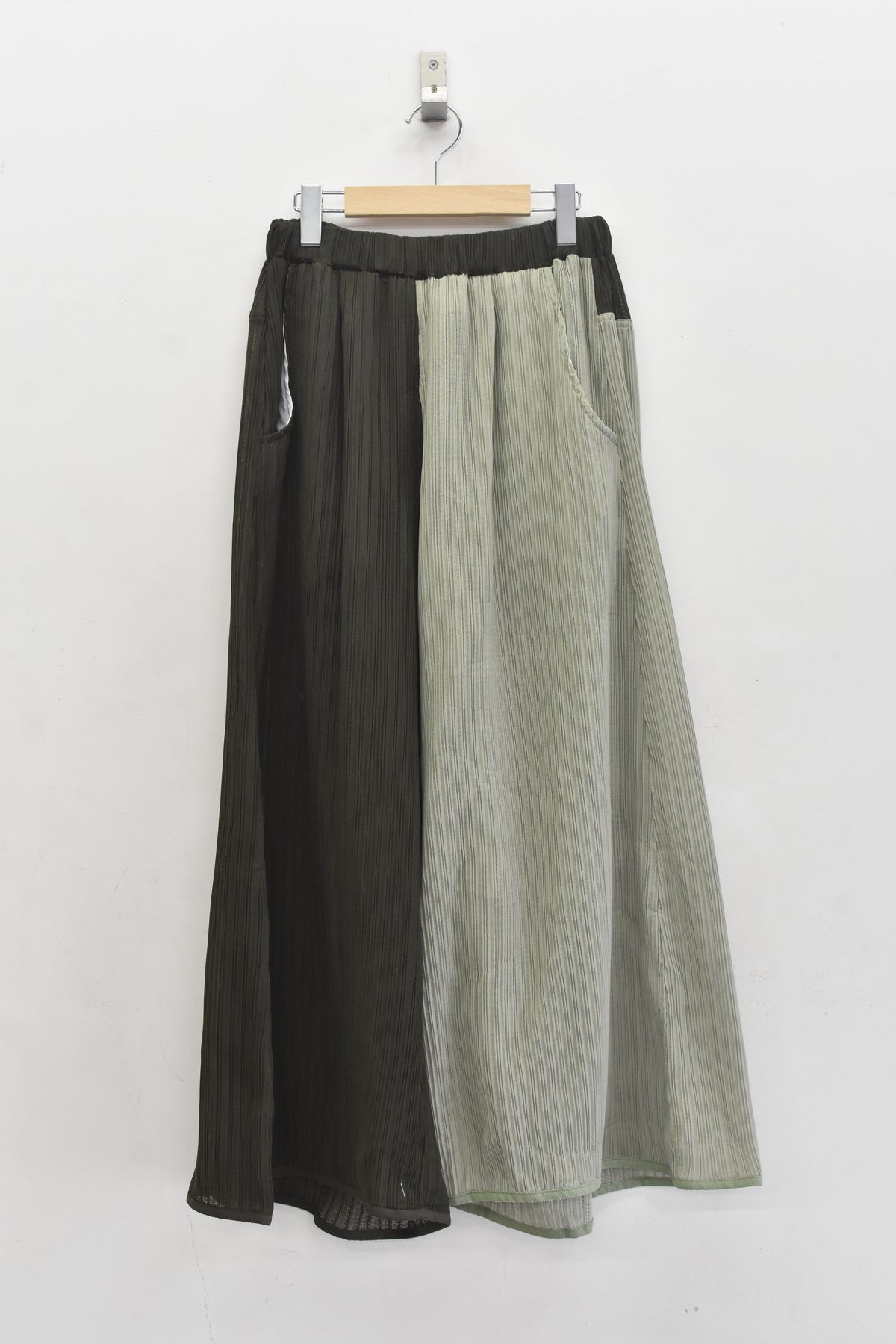先行予約 BEDSIDEDRAMA / RELAXED PLEATED PANTS