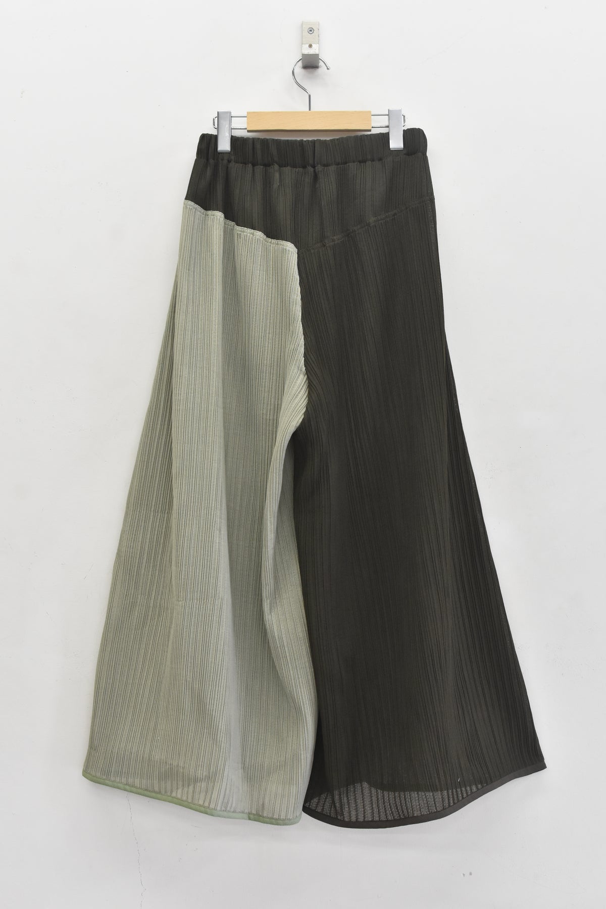 先行予約 BEDSIDEDRAMA / RELAXED PLEATED PANTS