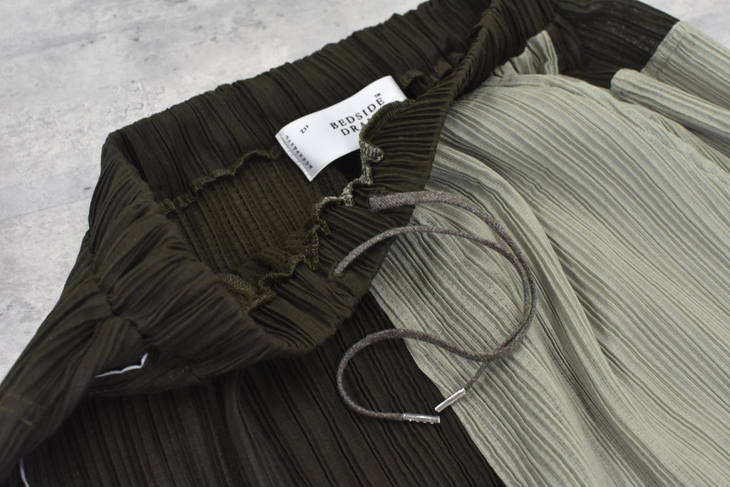 先行予約 BEDSIDEDRAMA / RELAXED PLEATED PANTS