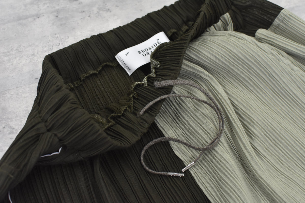 先行予約 BEDSIDEDRAMA / RELAXED PLEATED PANTS