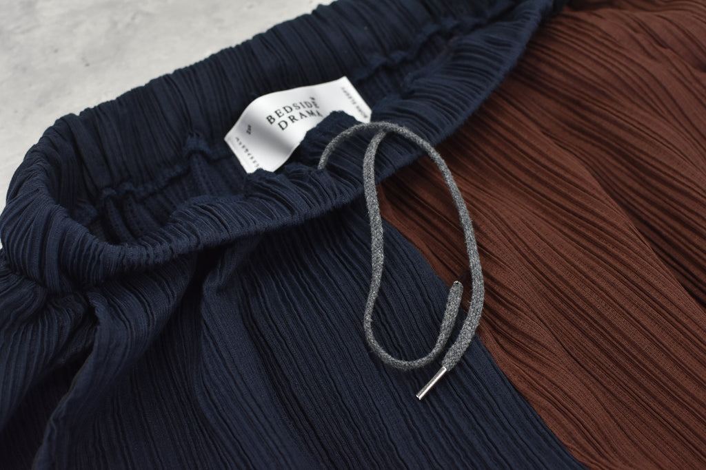 先行予約 BEDSIDEDRAMA / RELAXED PLEATED PANTS