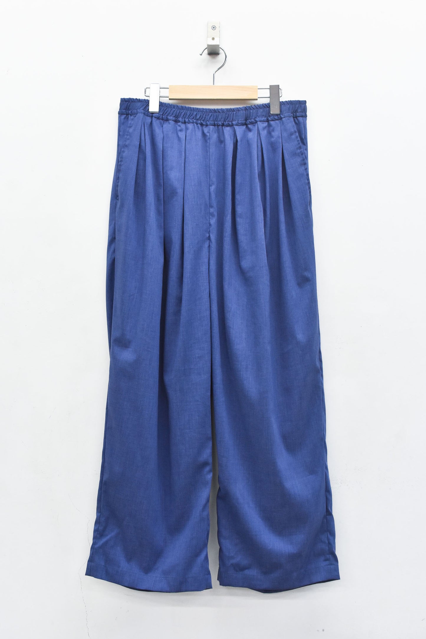STOF / TRIPLE TUCK LINEN PANTS - BLUE