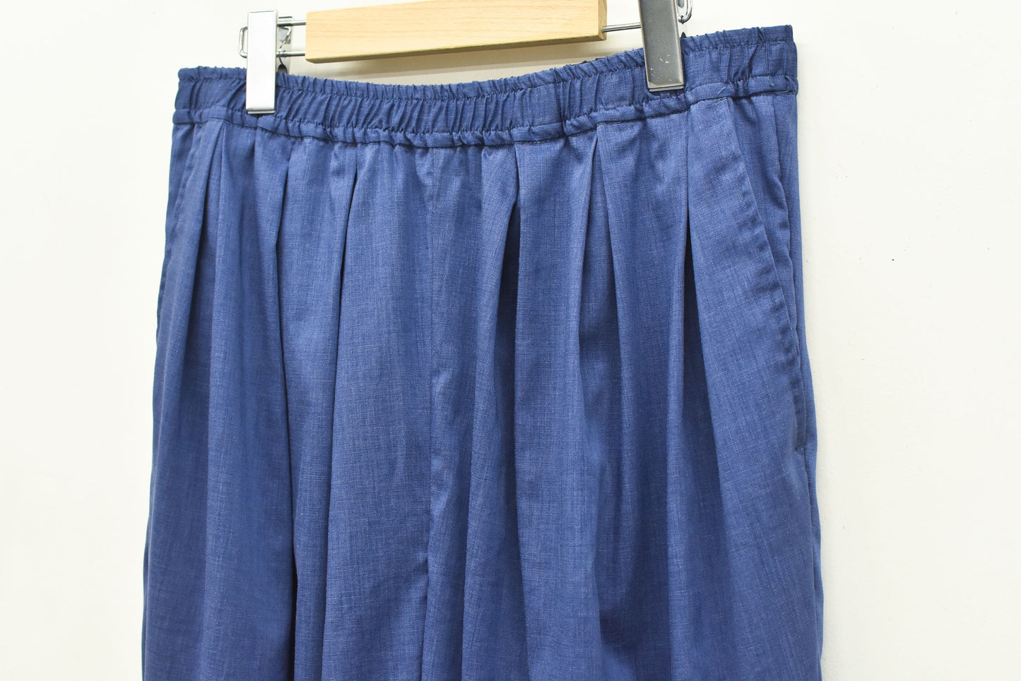 STOF / TRIPLE TUCK LINEN PANTS - BLUE
