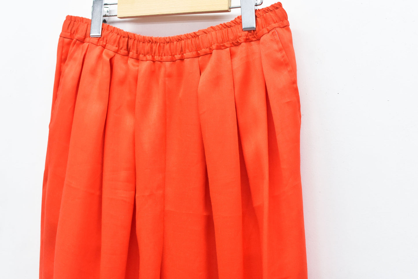 STOF / TRIPLE TUCK LINEN PANTS - RED