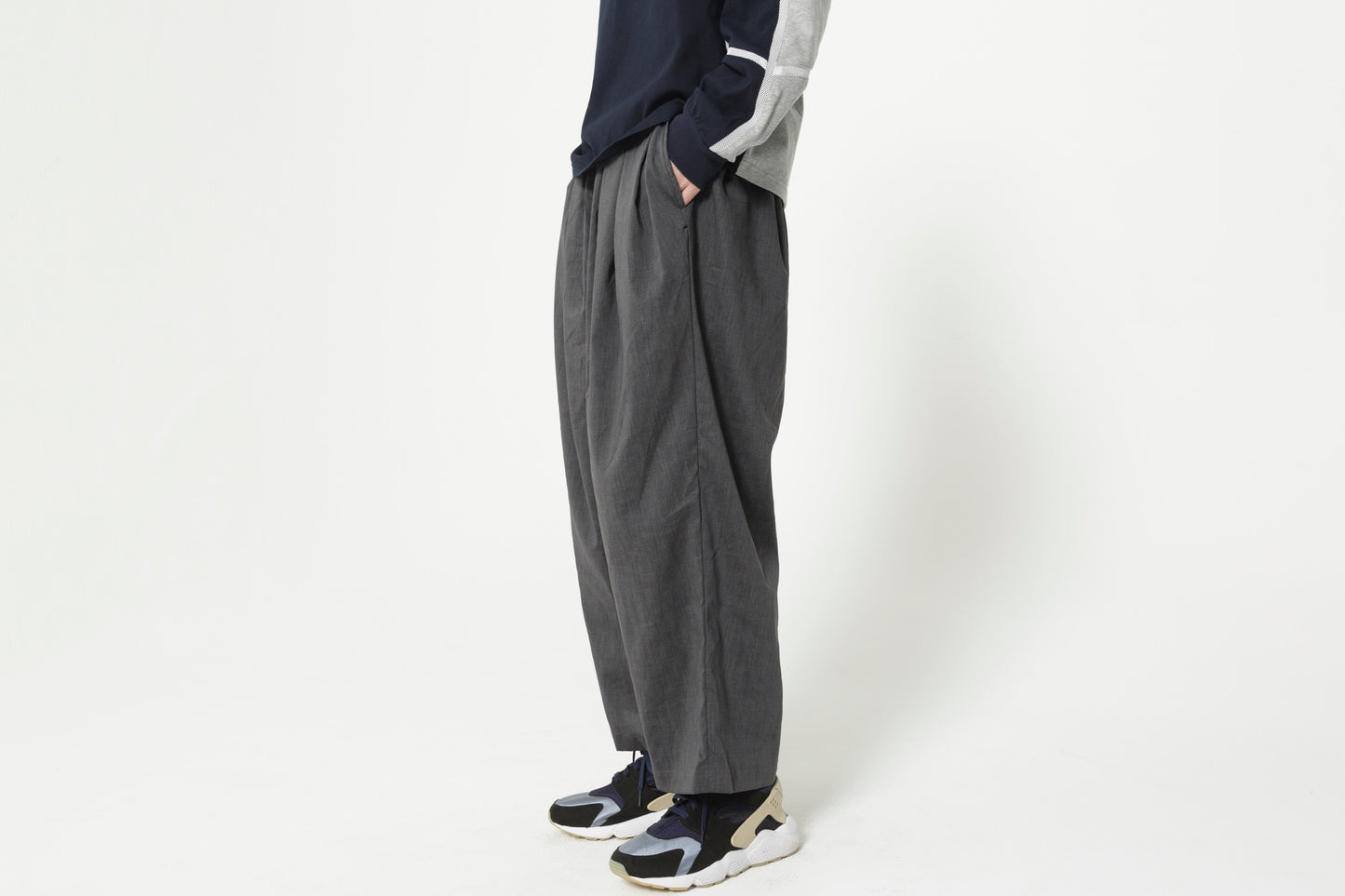 STOF / TRIPLE TUCK LINEN PANTS - CHARCOAL