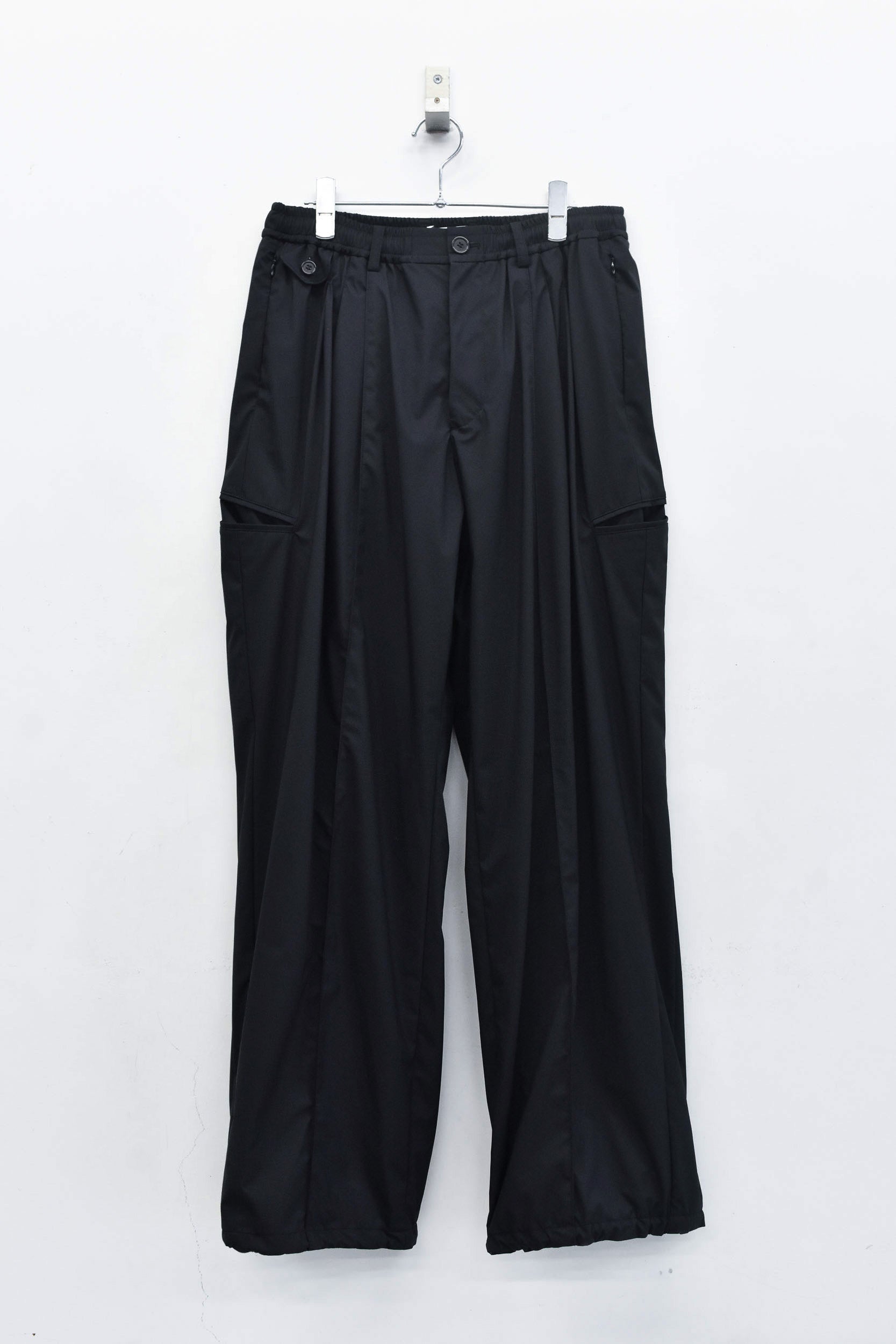 THE JEAN PIERRE / BETA 3Tuck Nylon Trouser - BLACK