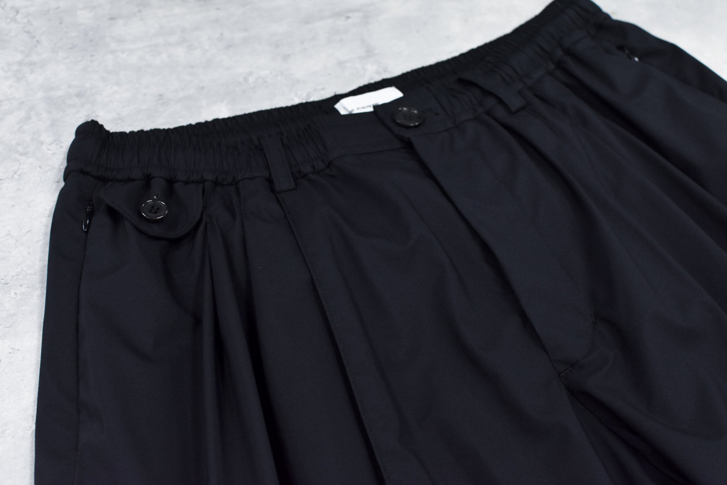 THE JEAN PIERRE / BETA 3Tuck Nylon Trouser - BLACK