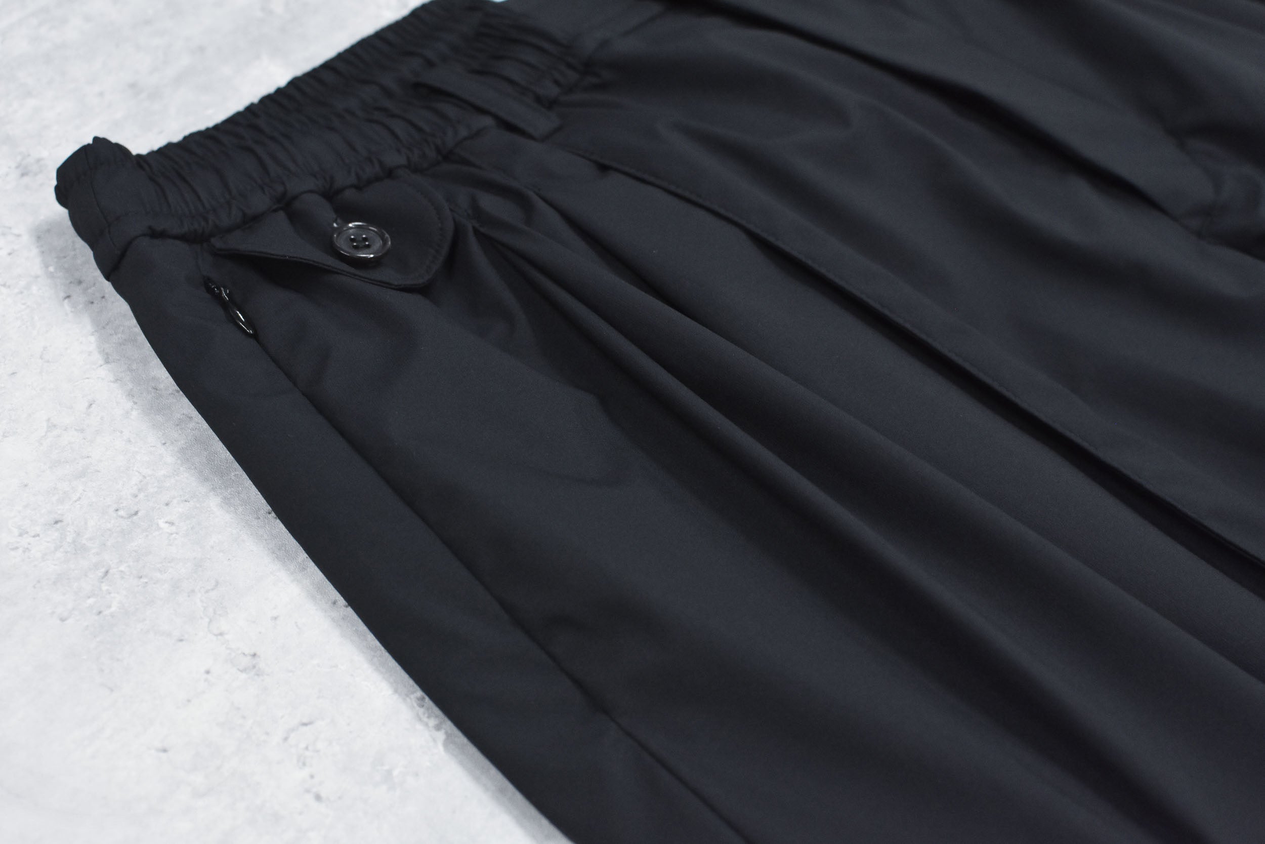 THE JEAN PIERRE / BETA 3Tuck Nylon Trouser - BLACK