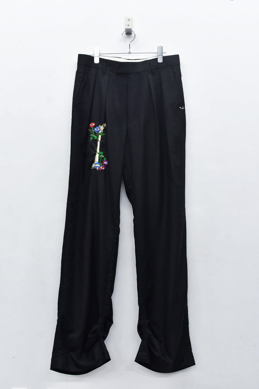 NewRose / hand embroidery TITLE Tuck Hem Pants