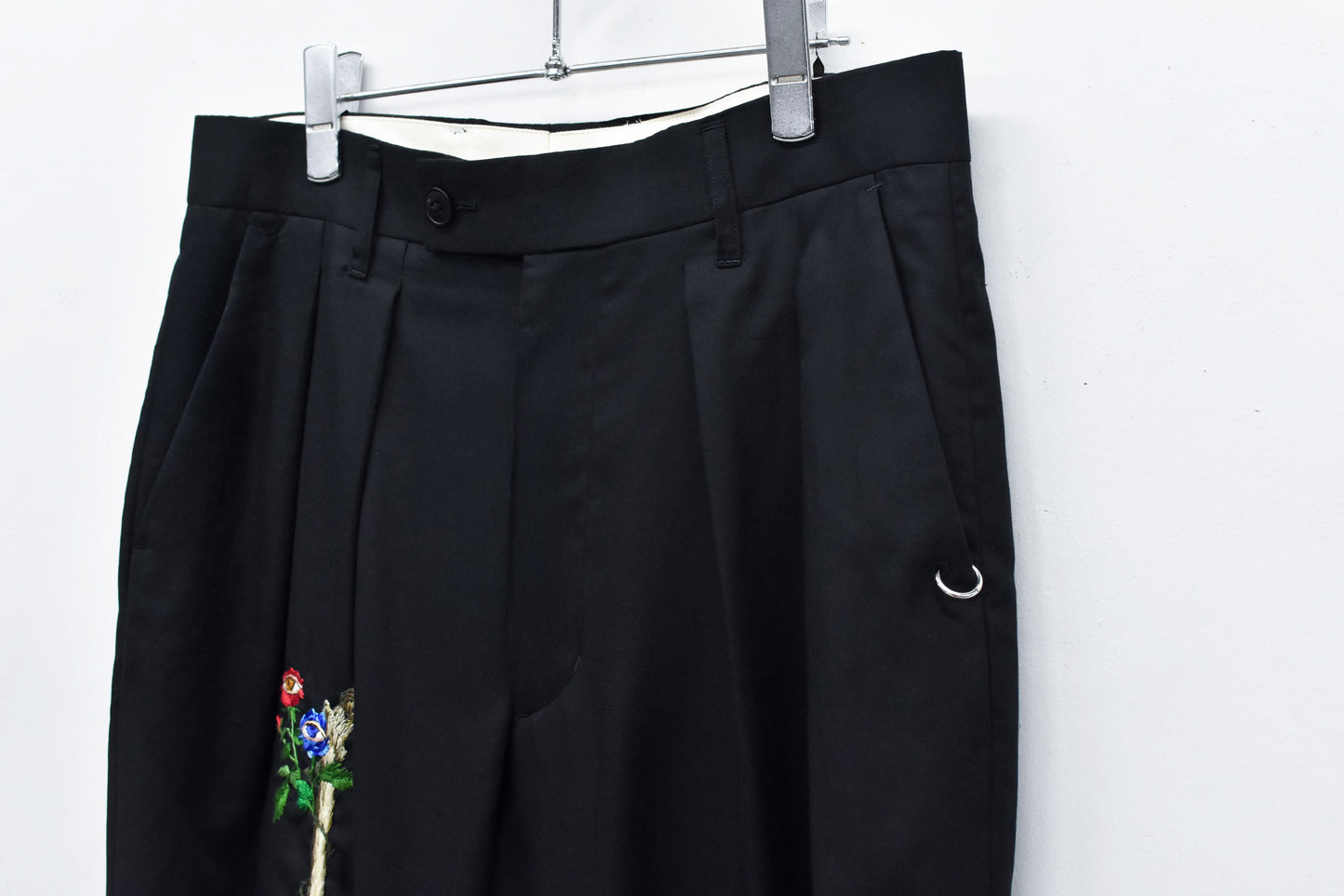 NewRose / hand embroidery TITLE Tuck Hem Pants