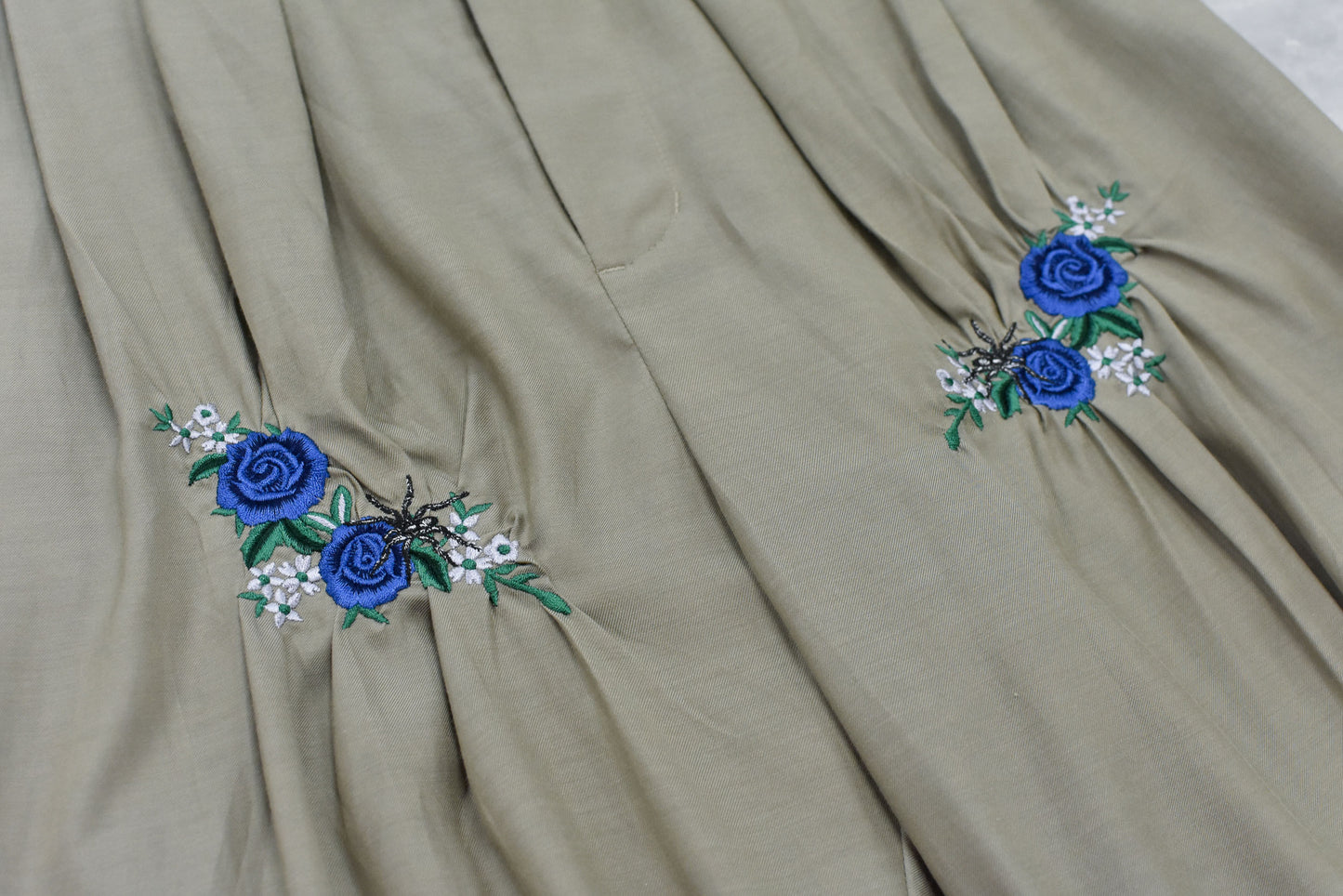 NewRose / Embroidery Wrinklework Tuck Pants - BROWN BEIGE