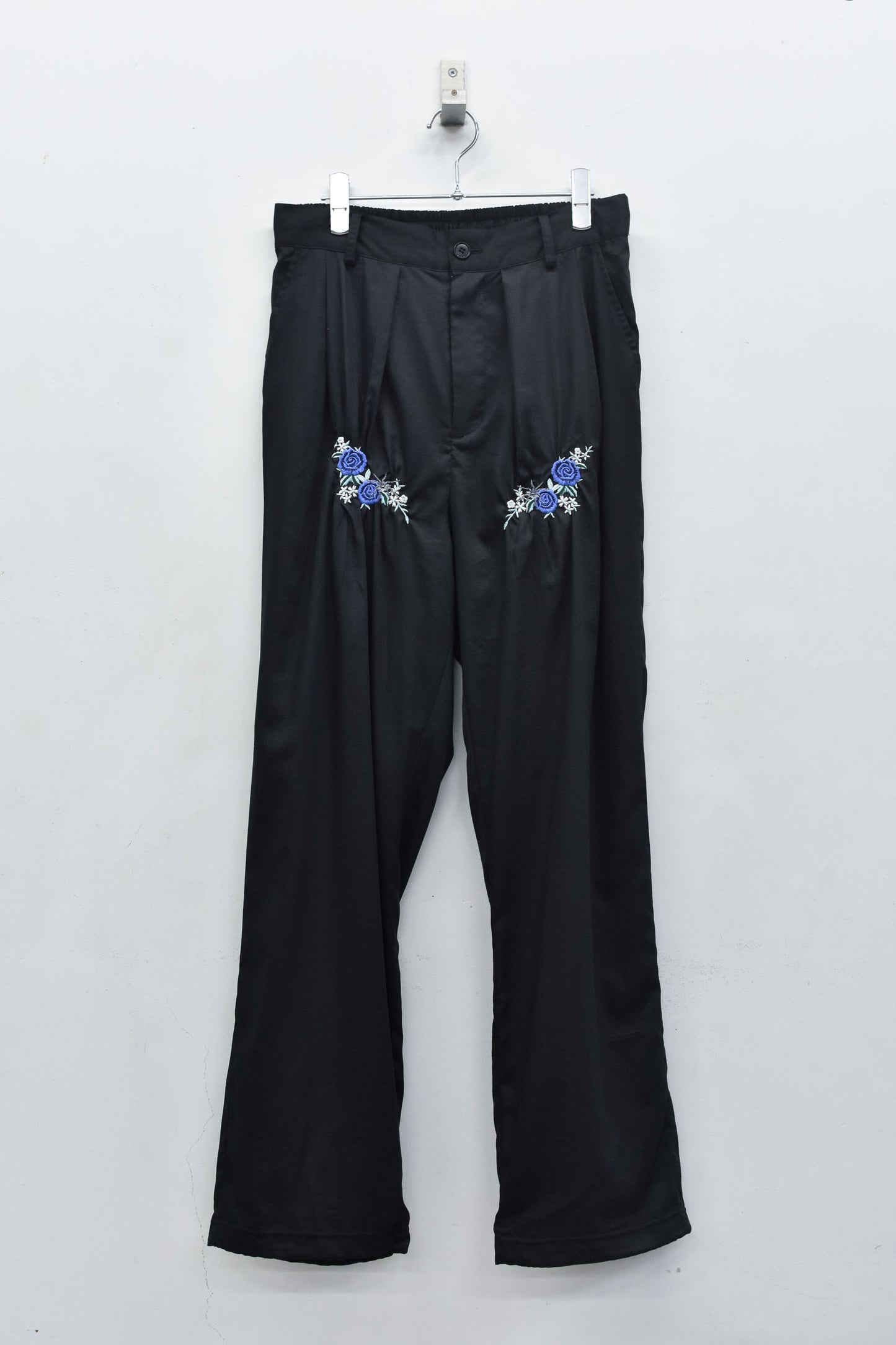 NewRose / Embroidery Wrinklework Tuck Pants - BLACK