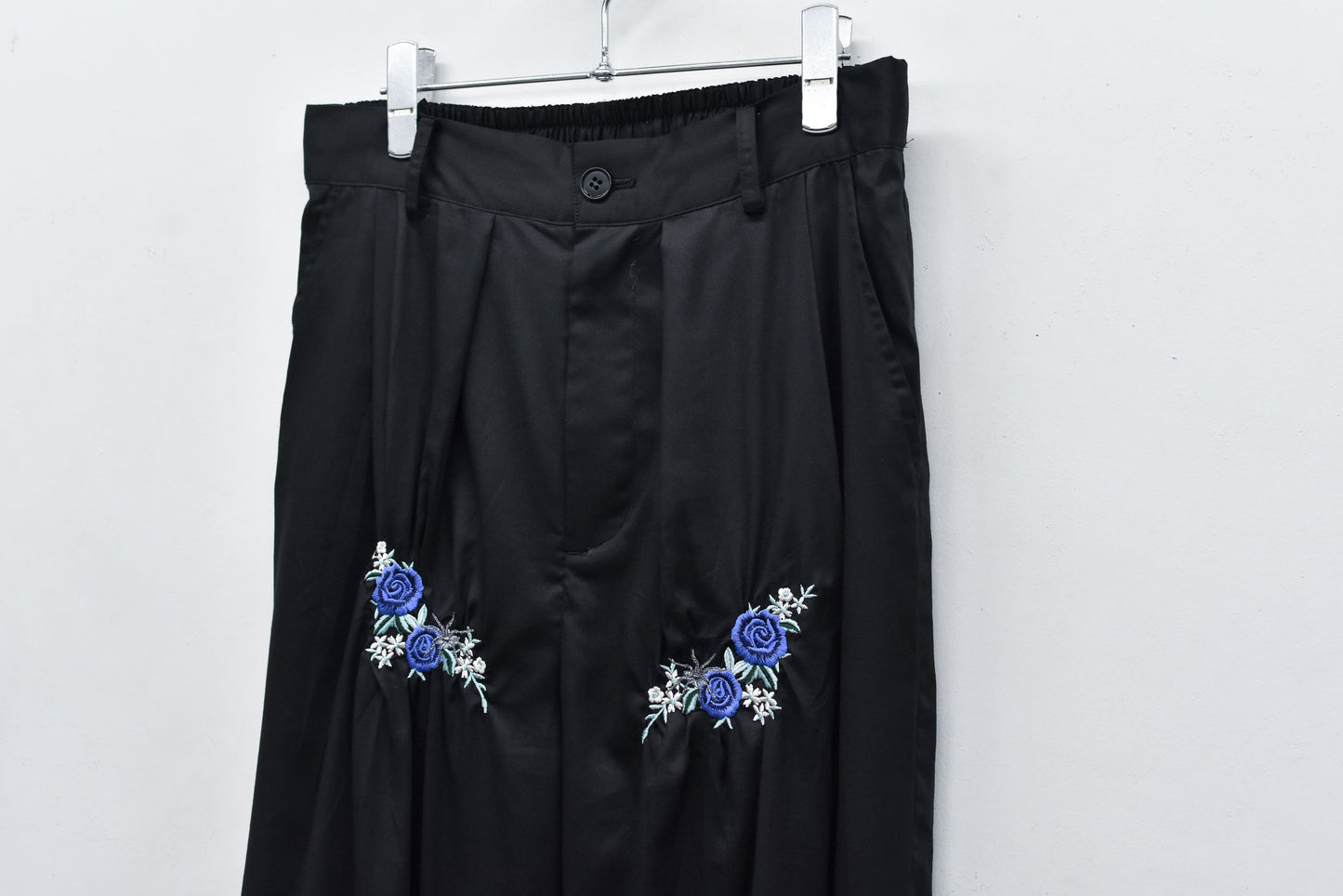 NewRose / Embroidery Wrinklework Tuck Pants - BLACK