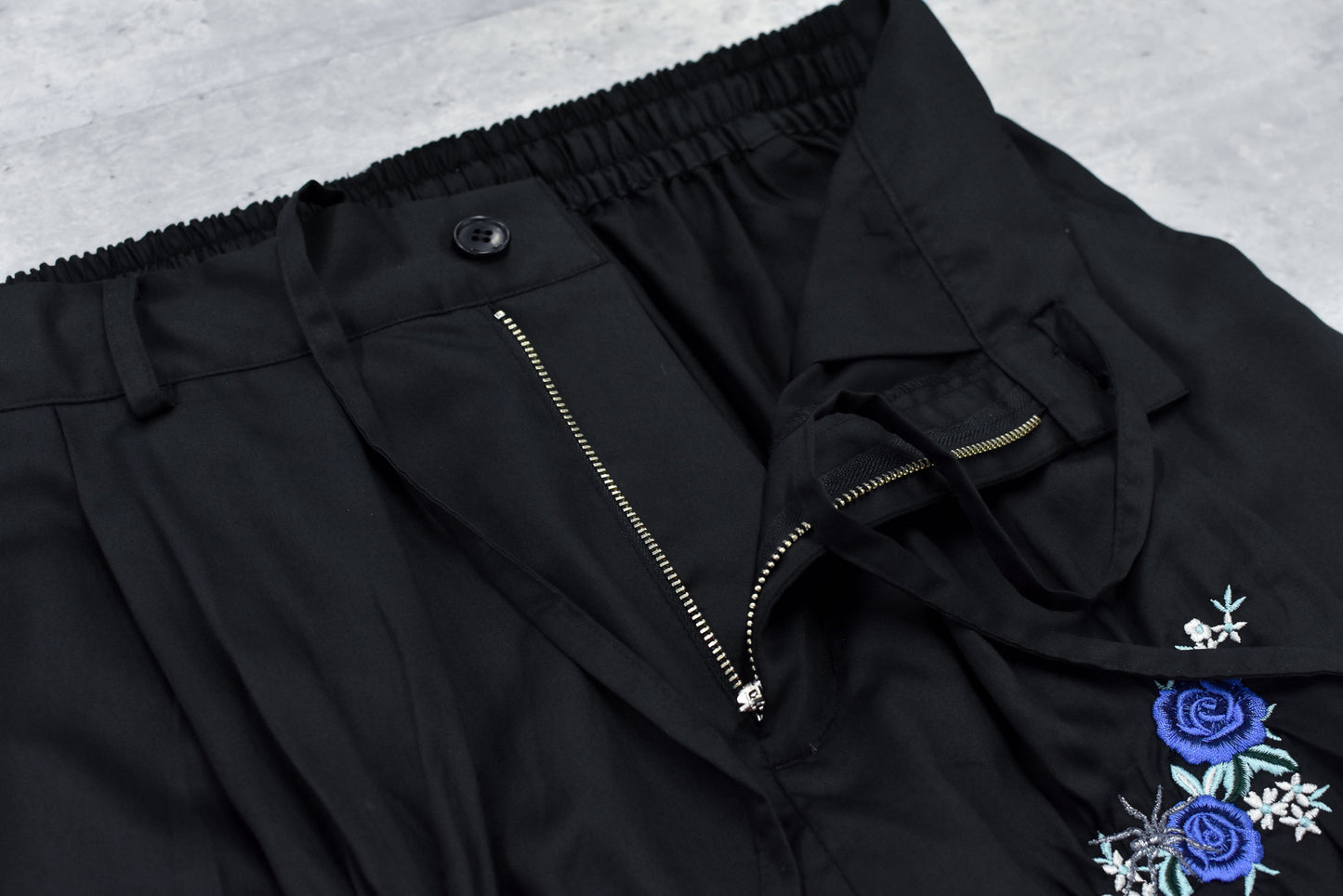 NewRose / Embroidery Wrinklework Tuck Pants - BLACK