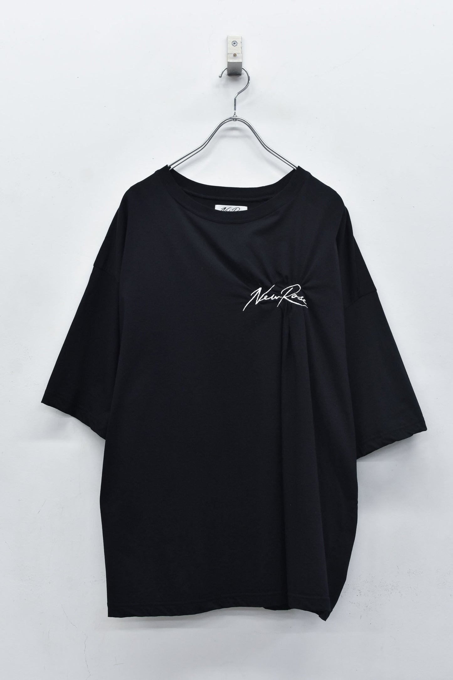 NewRose / Embroidery Wrinklework T-shirt -BLACK