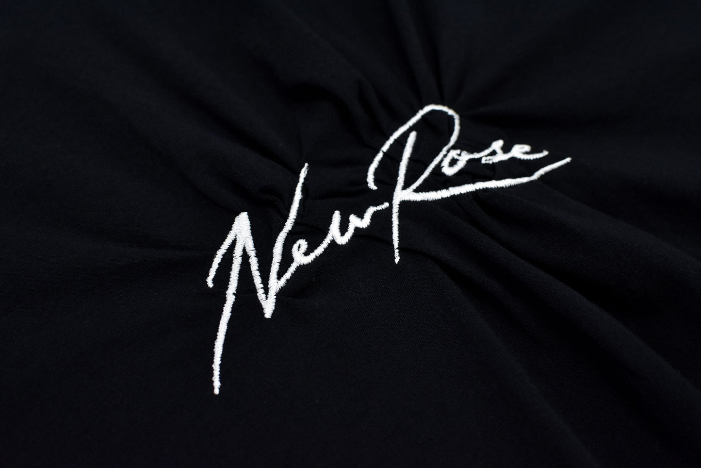 NewRose / Embroidery Wrinklework T-shirt -BLACK