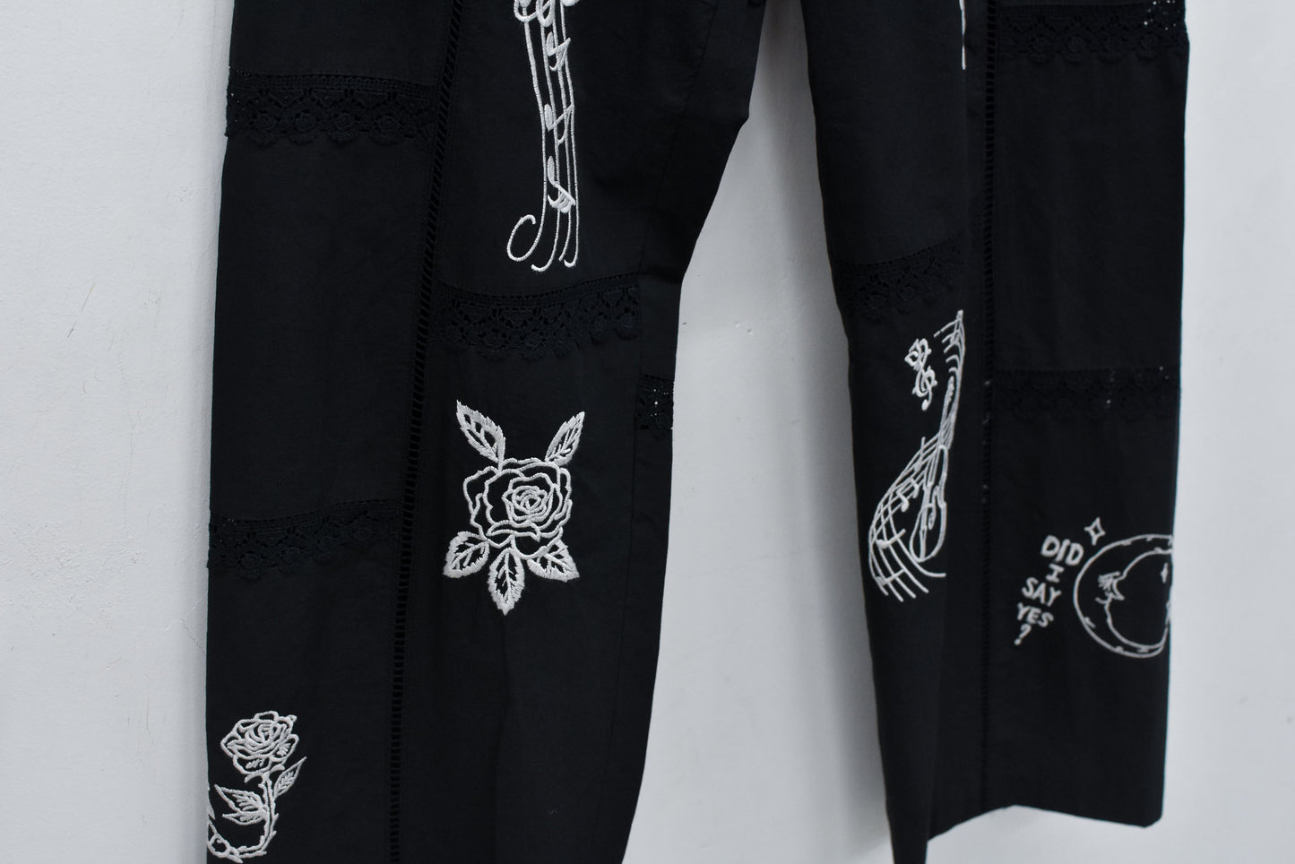 NewRose / Ladder Race×Embroidery Pants - BLACK