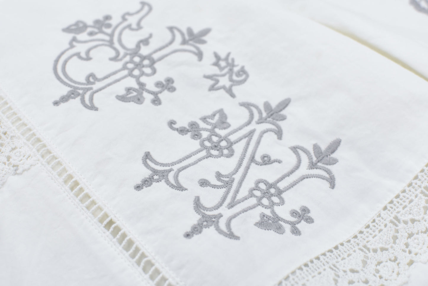 NewRose / Ladder Race×Embroidery Pants - WHITE