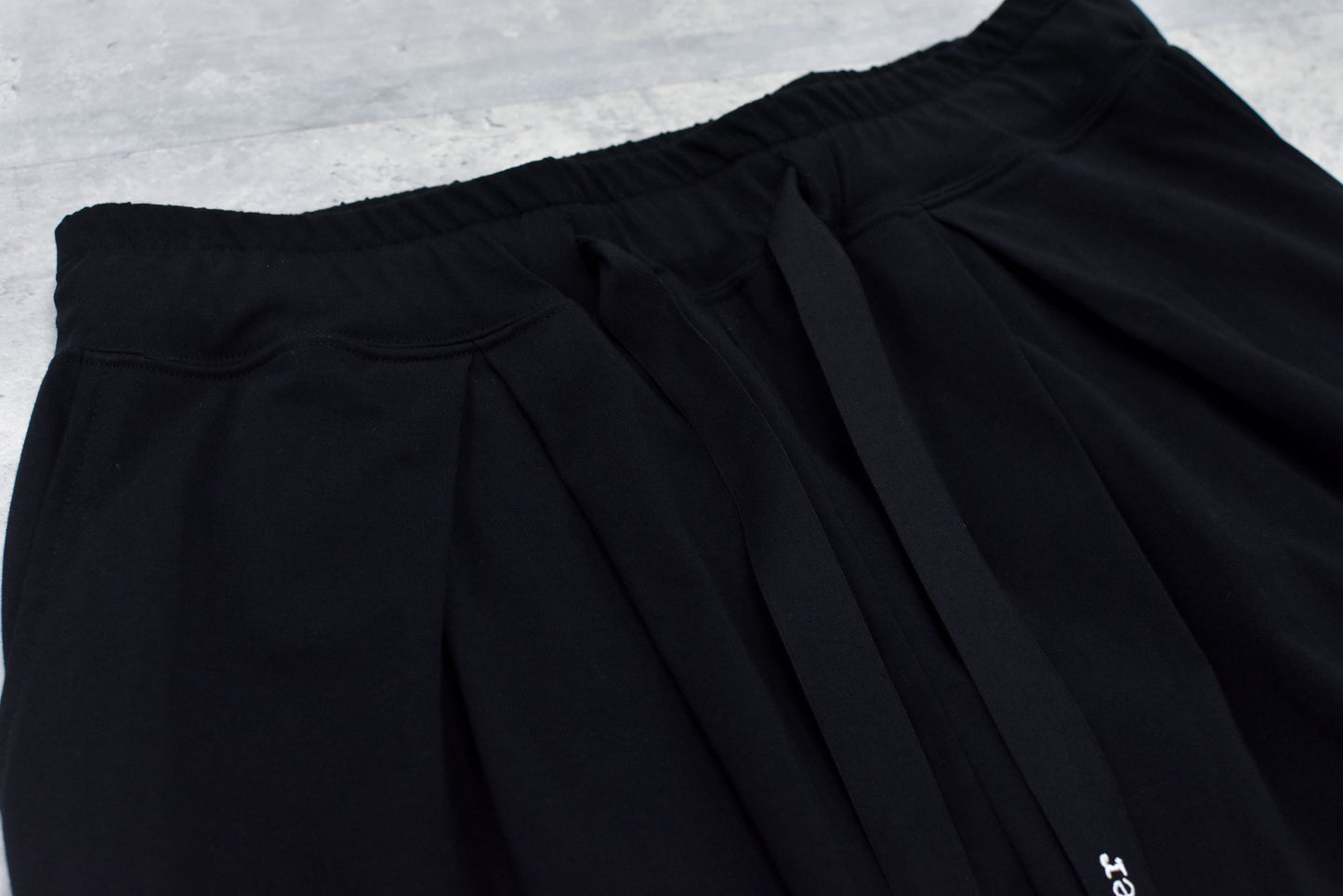 NewRose / Jersey Tuck Pants - BLACK