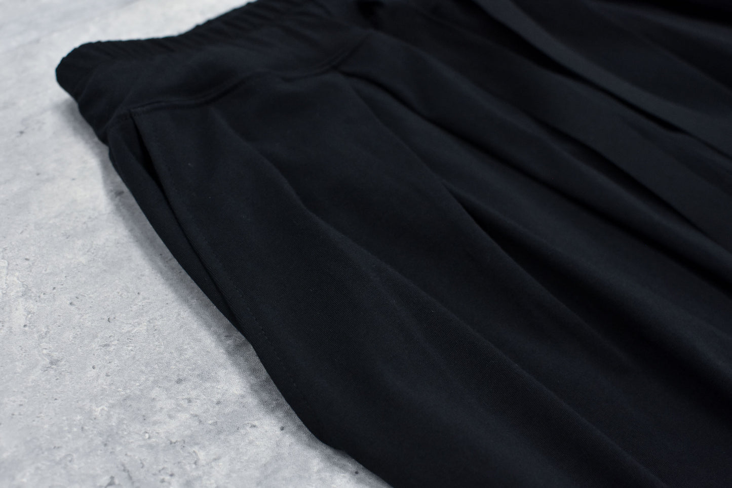 NewRose / Jersey Tuck Pants - BLACK