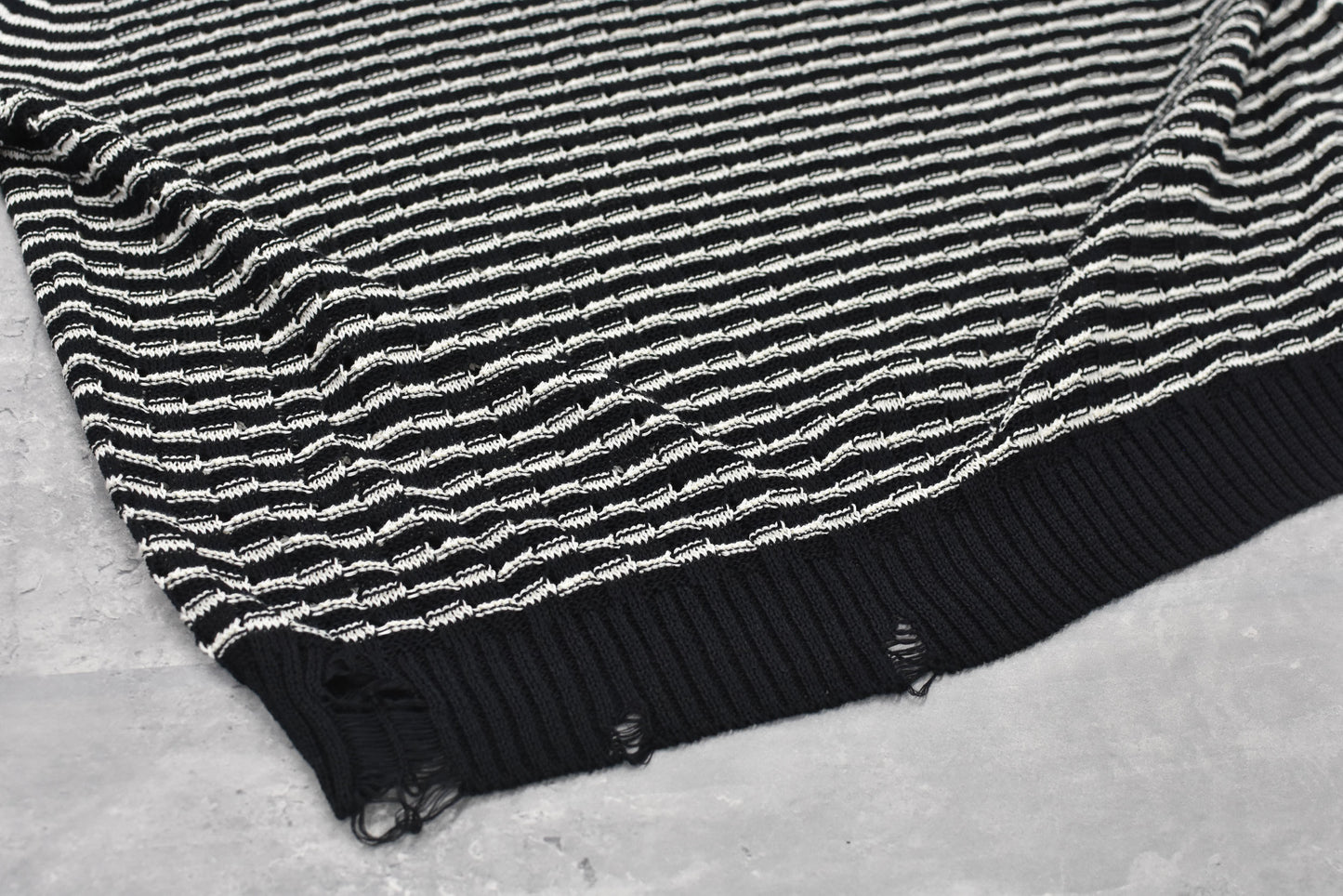 NewRose / Links Knitting Destroy Pullover - BLACK*WHITE