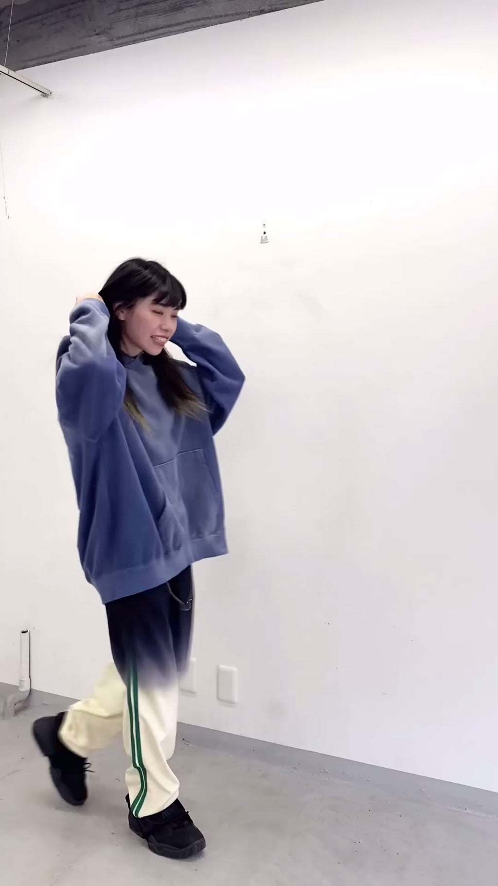 BODYSONG. / HOODIE/PHOTOCHROMIC/DARKD - WHITE